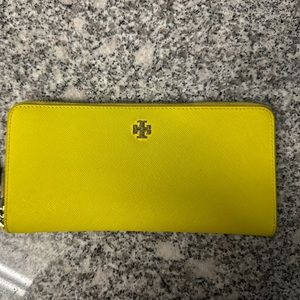 Tory Burch Wallet, slight tarnishing on emblem